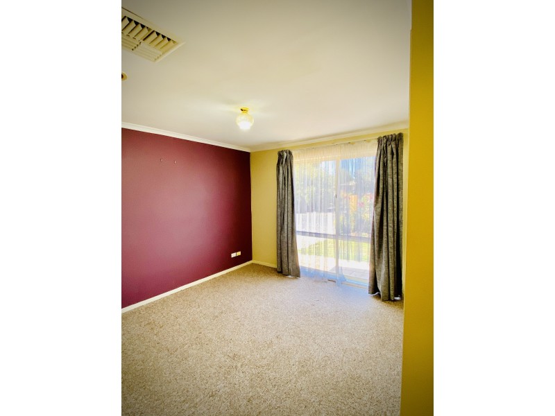 19 Kilburn Close, Dunlop ACT 2615