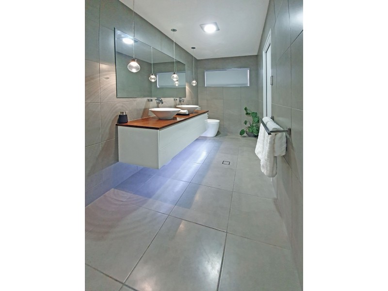 13 Holbourne Street, Bushland Beach QLD 4818