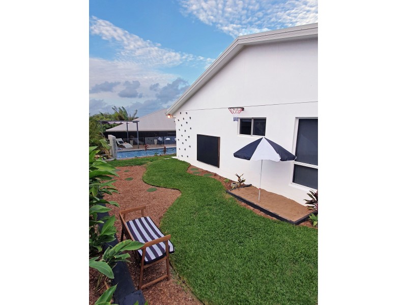 13 Holbourne Street, Bushland Beach QLD 4818