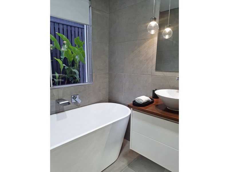 13 Holbourne Street, Bushland Beach QLD 4818