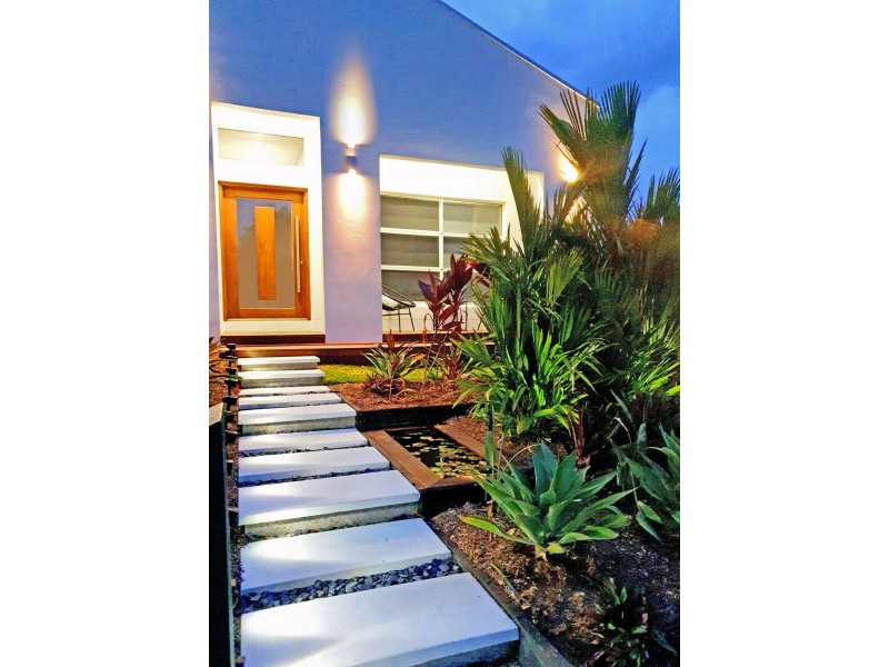 13 Holbourne Street, Bushland Beach QLD 4818