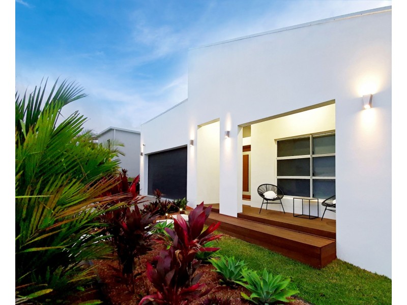 13 Holbourne Street, Bushland Beach QLD 4818