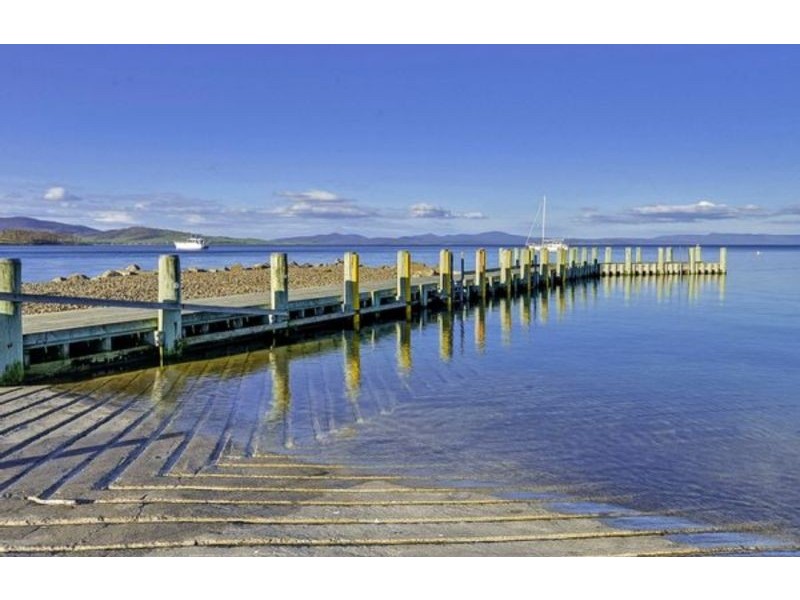 9 Broom Street, Primrose Sands TAS 7173