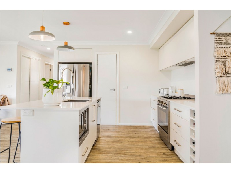 14 Dillon Drive, Kelso NSW 2795