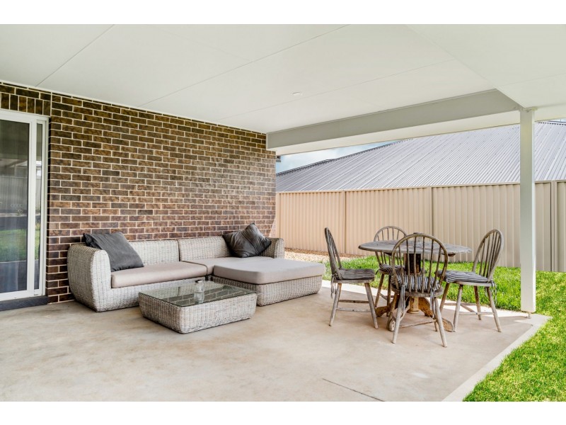 14 Dillon Drive, Kelso NSW 2795