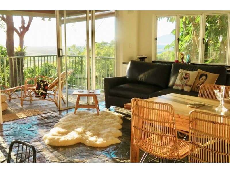 54-56 Chatham Terrace, Smithfield QLD 4878