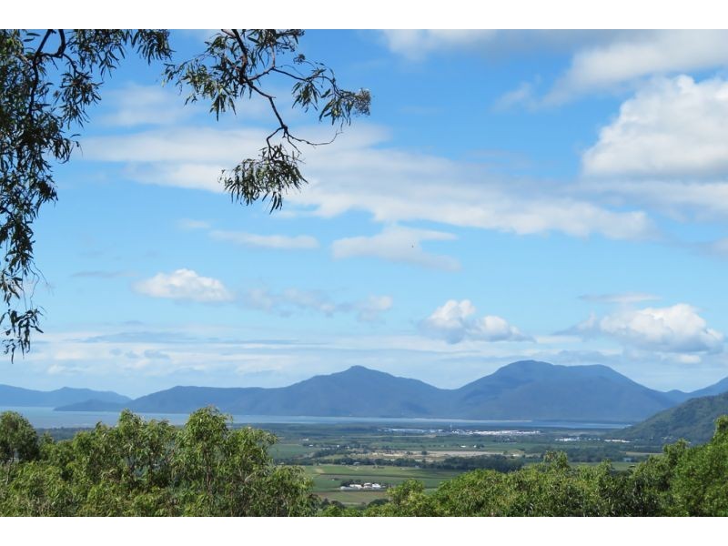 54-56 Chatham Terrace, Smithfield QLD 4878