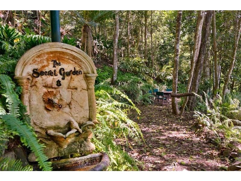 54-56 Chatham Terrace, Smithfield QLD 4878