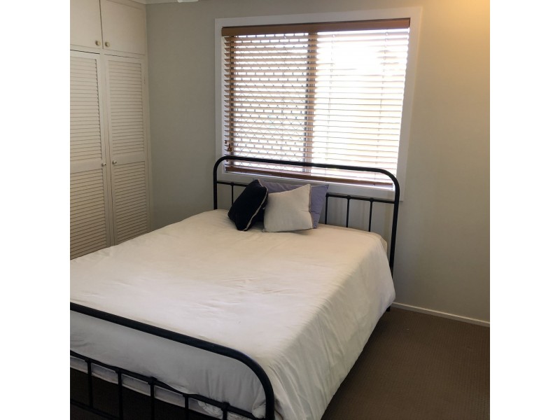 18 Loney Street, Avenell Heights QLD 4670