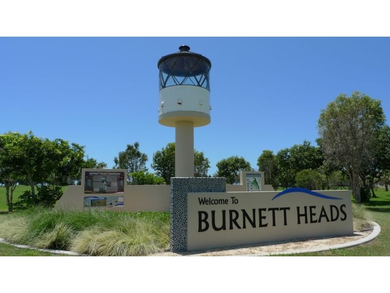 32 Zunker Street, Burnett Heads QLD 4670