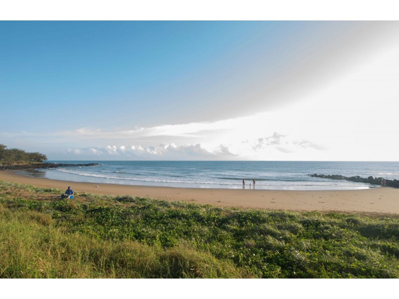 32 Zunker Street, Burnett Heads QLD 4670