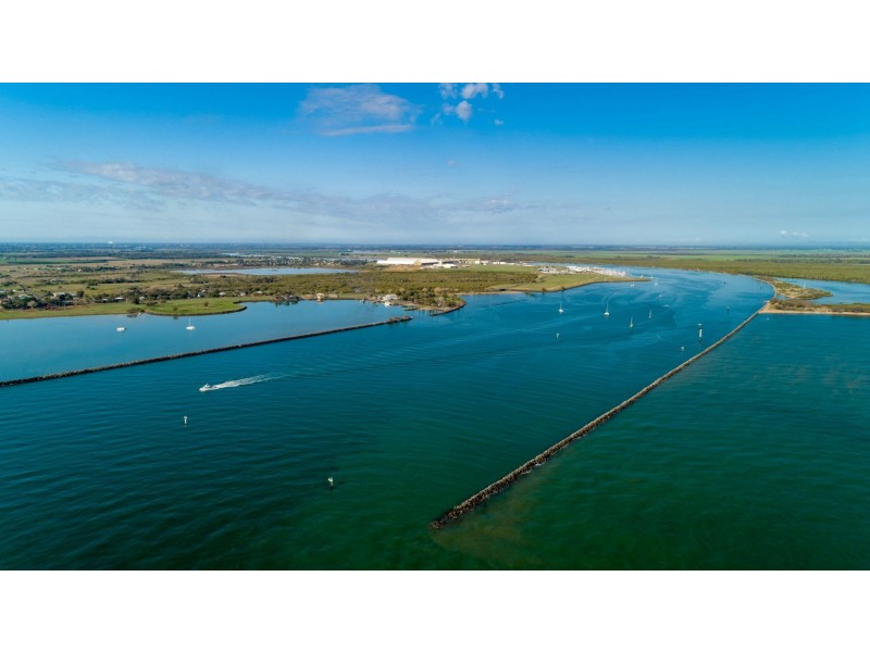 32 Zunker Street, Burnett Heads QLD 4670