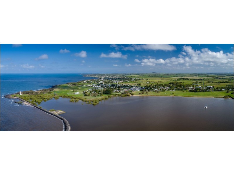 32 Zunker Street, Burnett Heads QLD 4670