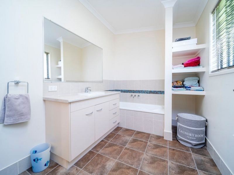 654 Noosa rd, Mothar Mountain QLD 4570