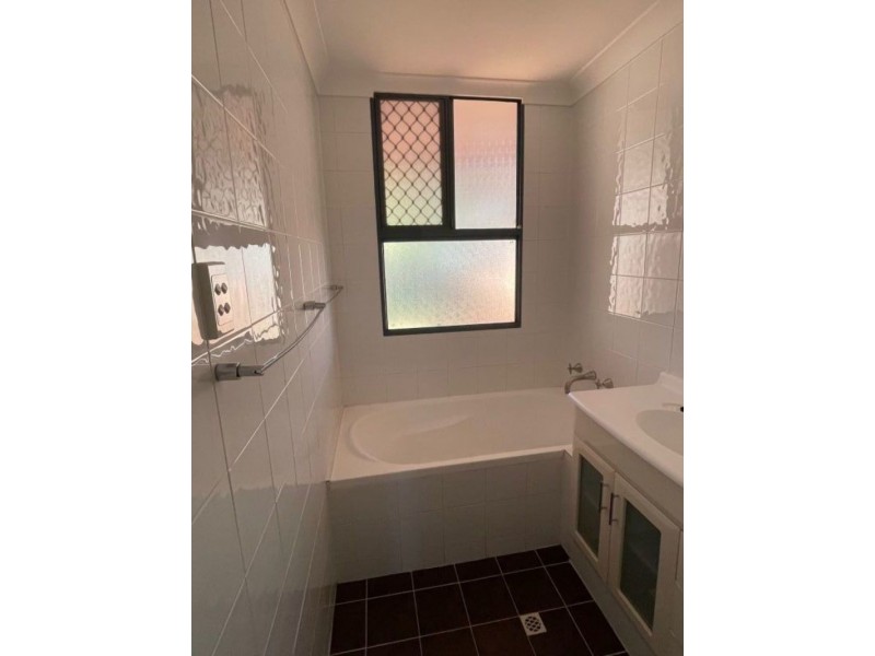 7 Mullgunbah Avenue, Newman WA 6753