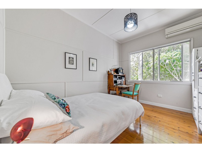 9 Gibson Crescent, Holland Park QLD 4121