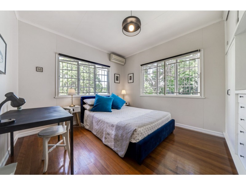 9 Gibson Crescent, Holland Park QLD 4121