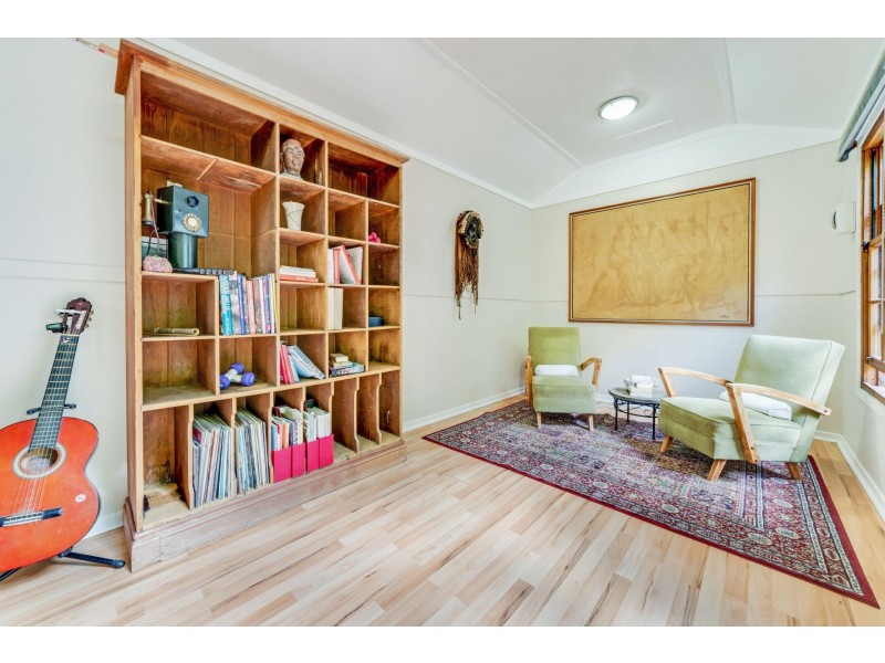 9 Gibson Crescent, Holland Park QLD 4121