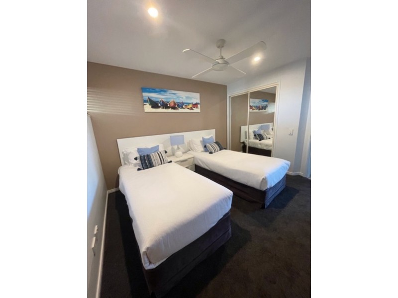 10/558-559 Esplanade, Urangan QLD 4655