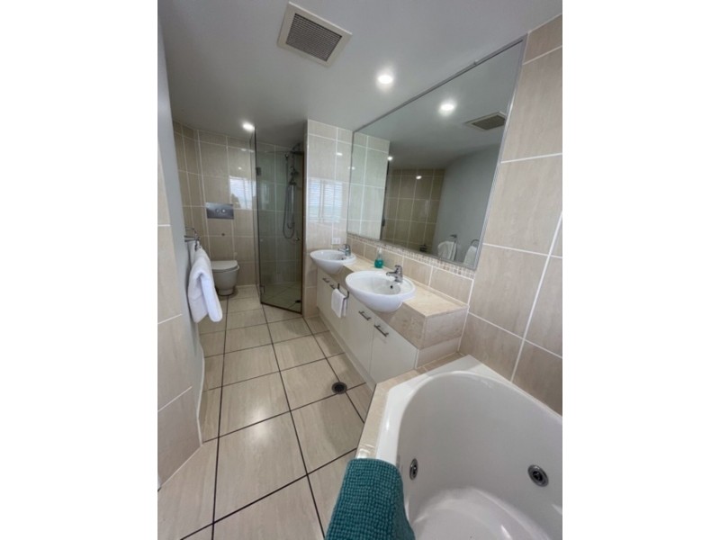 10/558-559 Esplanade, Urangan QLD 4655