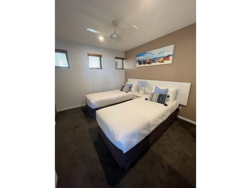 10/558-559 Esplanade, Urangan QLD 4655