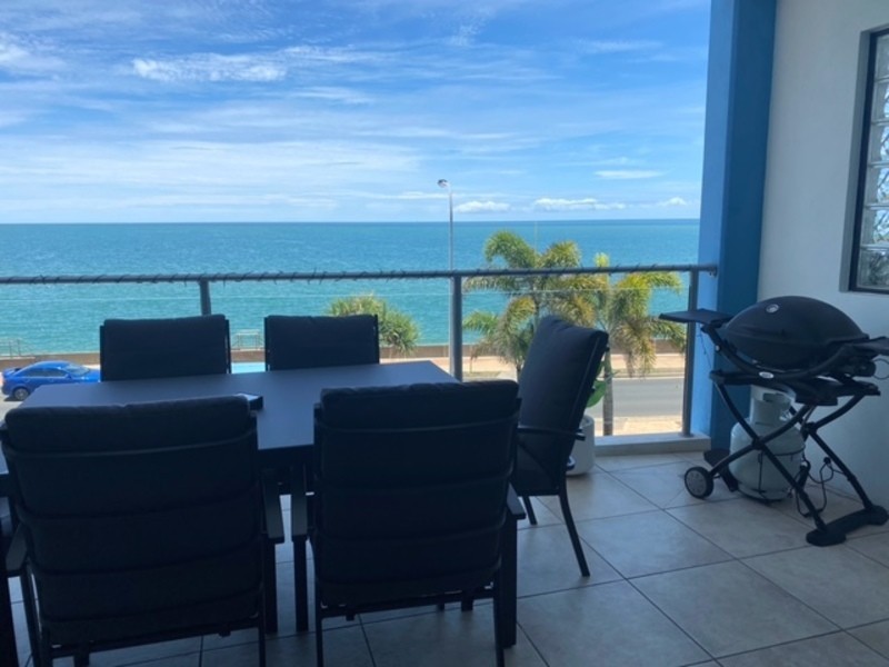 10/558-559 Esplanade, Urangan QLD 4655