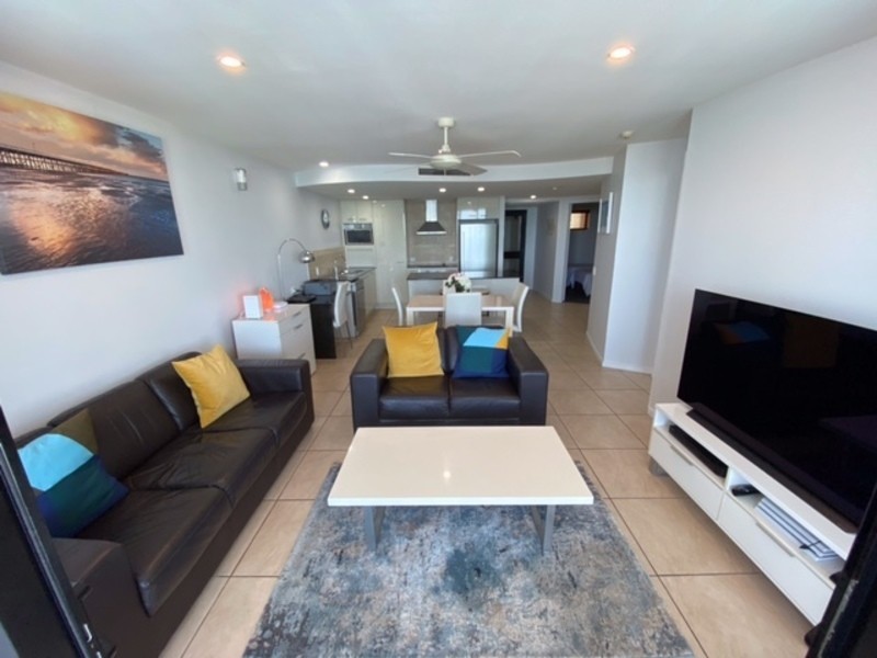 10/558-559 Esplanade, Urangan QLD 4655