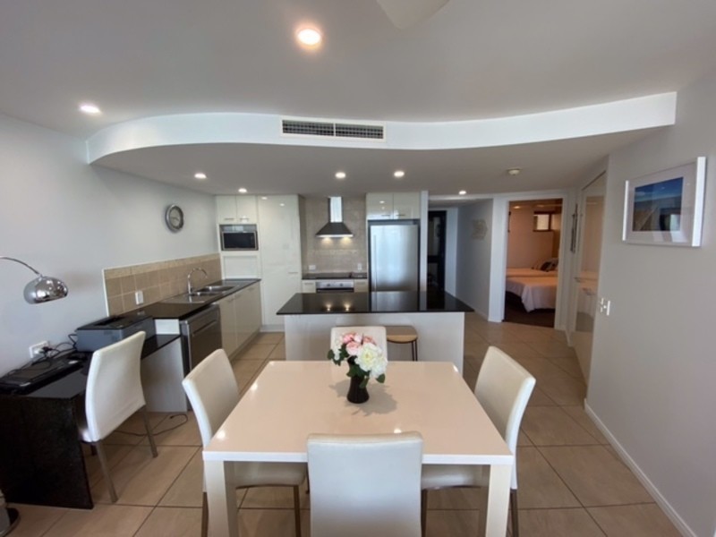 10/558-559 Esplanade, Urangan QLD 4655