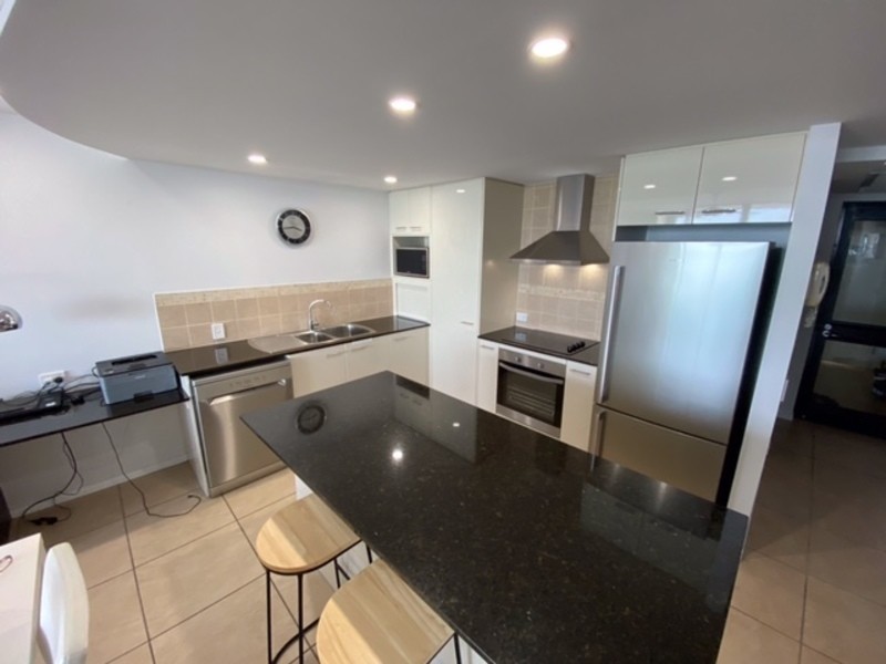 10/558-559 Esplanade, Urangan QLD 4655