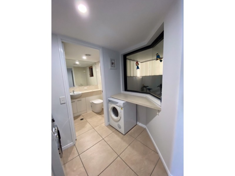 10/558-559 Esplanade, Urangan QLD 4655