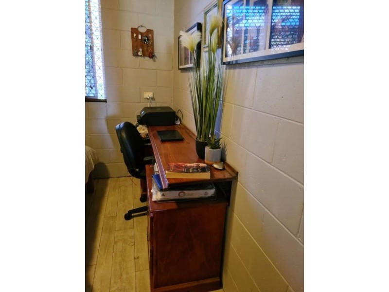 25 Nicklin St, Moura QLD 4718