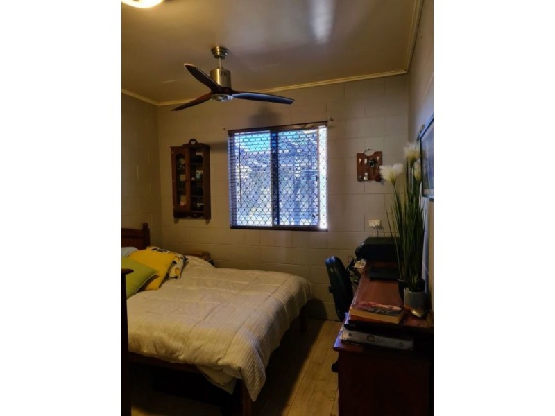 25 Nicklin St, Moura QLD 4718