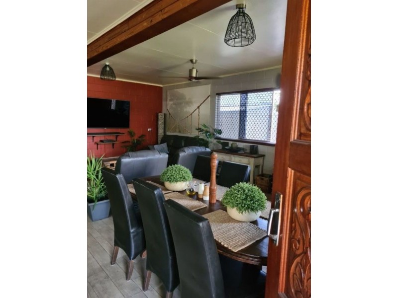 25 Nicklin St, Moura QLD 4718