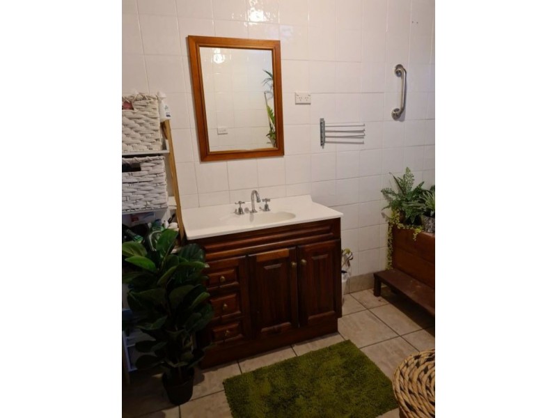 25 Nicklin St, Moura QLD 4718