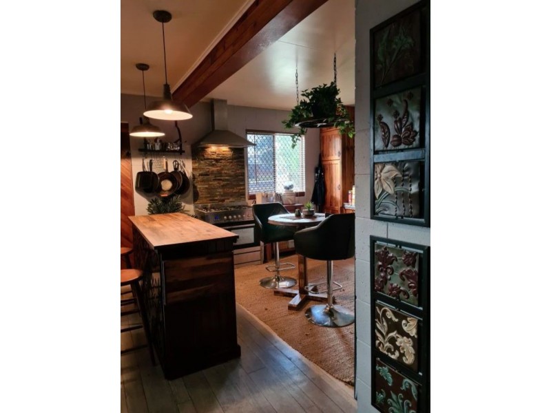 25 Nicklin St, Moura QLD 4718