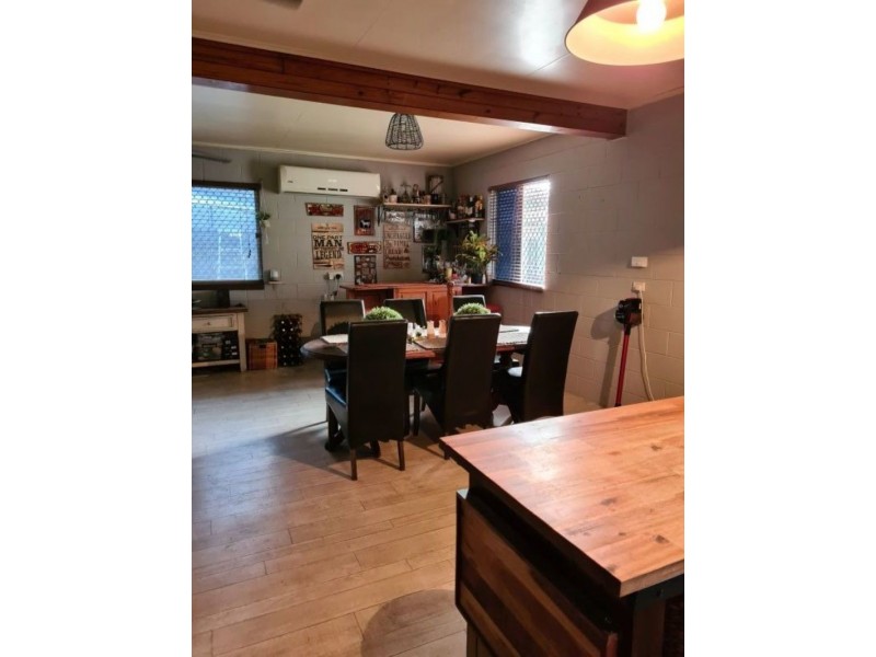 25 Nicklin St, Moura QLD 4718