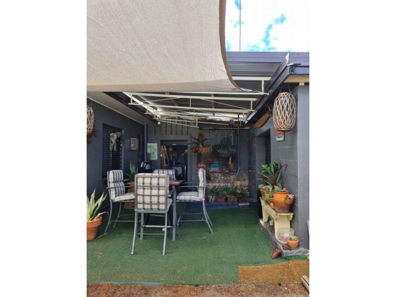 25 Nicklin St, Moura QLD 4718