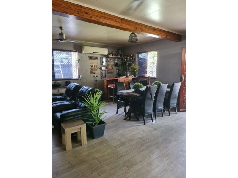 25 Nicklin St, Moura QLD 4718