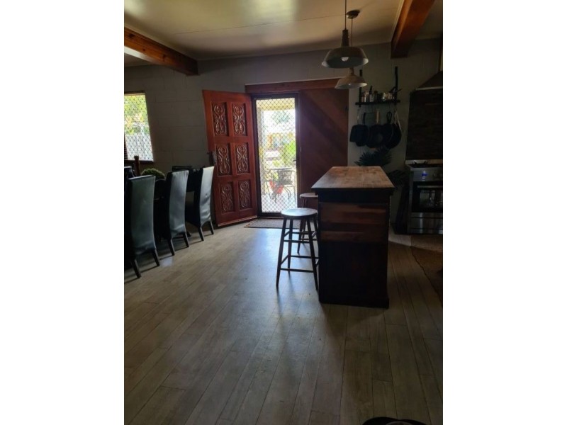 25 Nicklin St, Moura QLD 4718