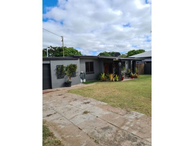 25 Nicklin St, Moura QLD 4718