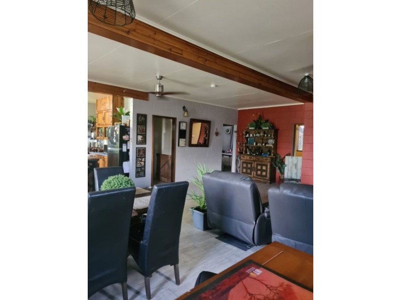 25 Nicklin St, Moura QLD 4718