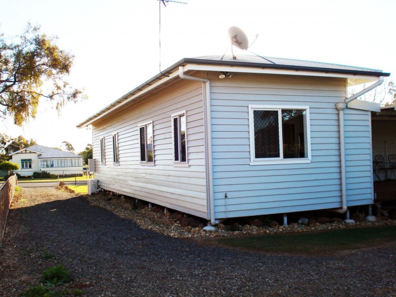 48 Campbell Street, Oakey QLD 4401