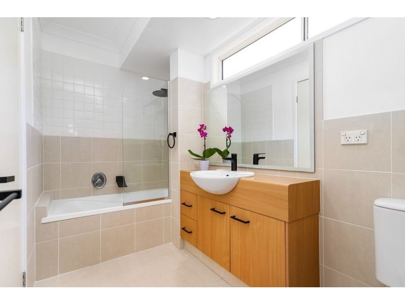 174 Easthill Drive, Robina QLD 4226