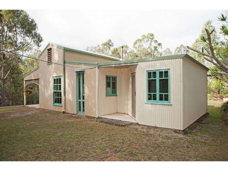 129 Burton Road, Tinaroo QLD 4872
