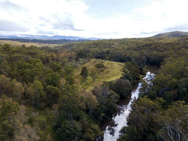 129 Burton Road, Tinaroo QLD 4872