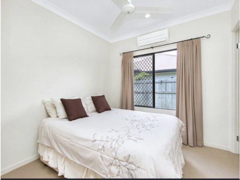 8 Moojeeba Way, Trinity Park QLD 4879