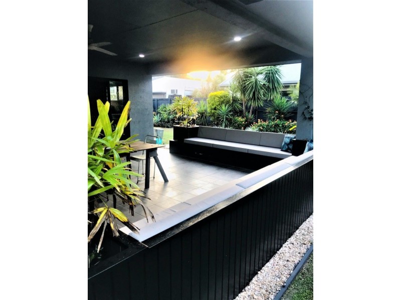 8 Moojeeba Way, Trinity Park QLD 4879