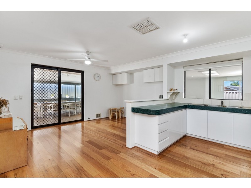 22 Trafalgar Gardens, Marangaroo WA 6064