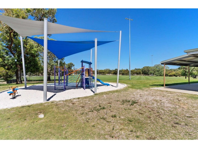 22 Trafalgar Gardens, Marangaroo WA 6064