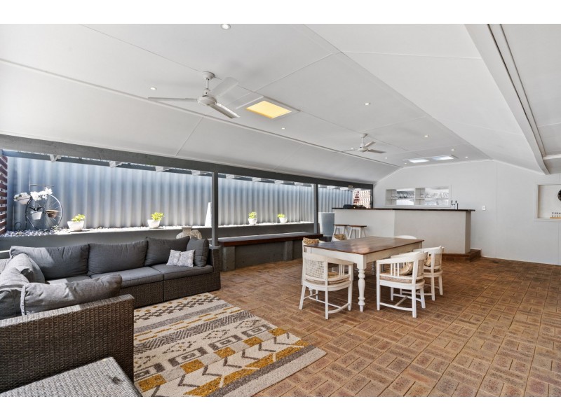 22 Trafalgar Gardens, Marangaroo WA 6064